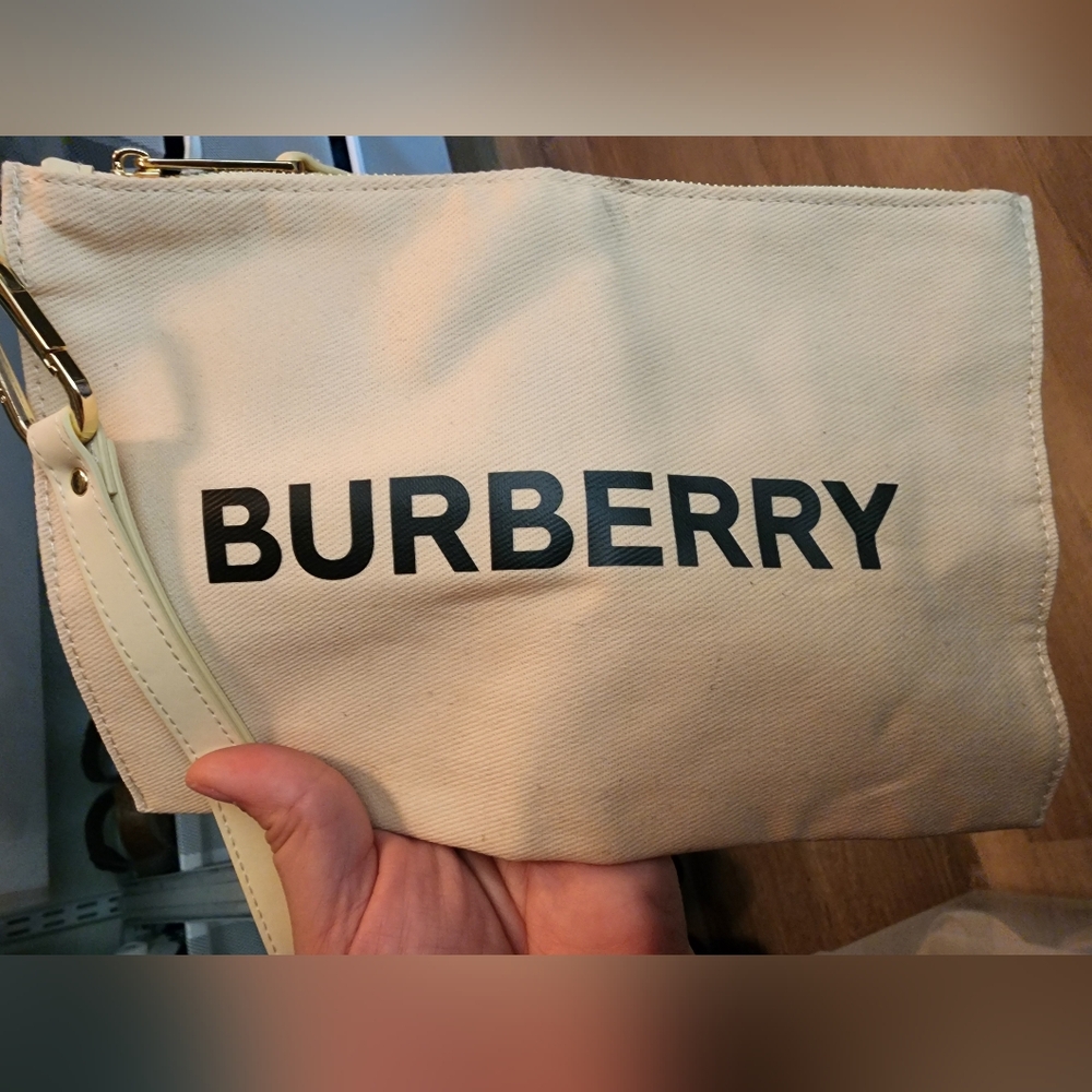 Burberry Beige Clutch/ Perfume/cosmetics - Picture 2 of 6